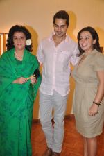 Dino Morea at art event hosted by Nandita Mahtani and Penny Patel in India Fine Art on 2nd May 2012 (67).JPG